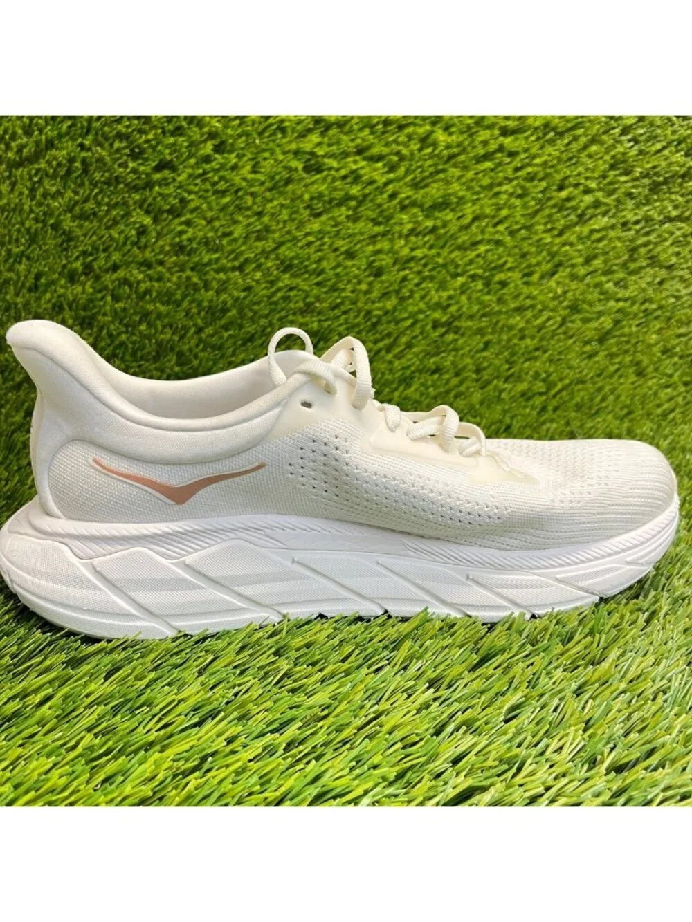 Hoka One One Arahi 7 Womens Size 7.5 White Gold Athletic Running Shoes Sneakers